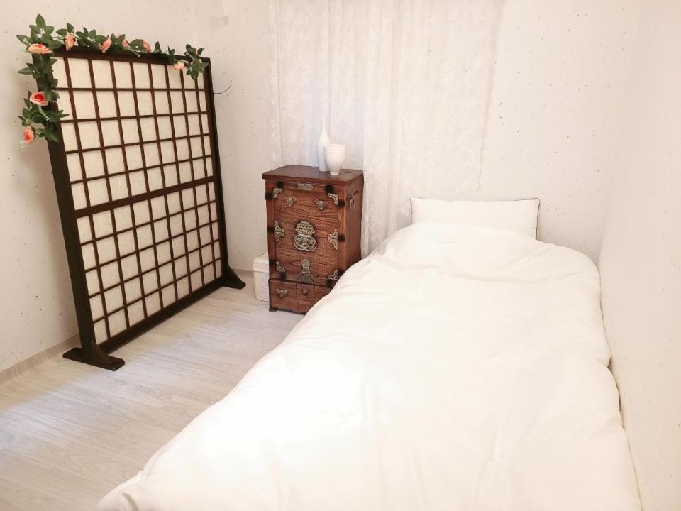 Bukchon Sarangbang - Hanok House * Seoul