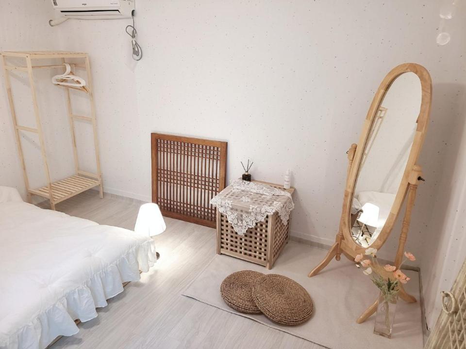 Guest house Bukchon Sarangbang - Hanok House